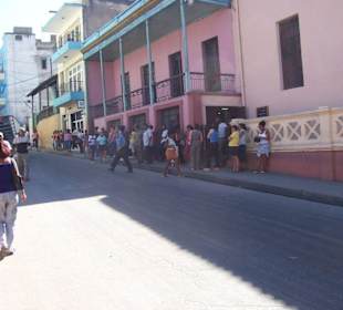 Warteschlange vor der Wechselstube