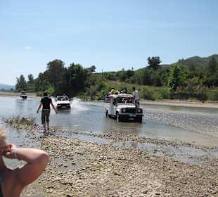 Fahrt durch Flussbett