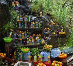 Saftbar am kleinen Wasserfall