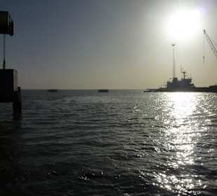 Im Fährhafen von Banjul