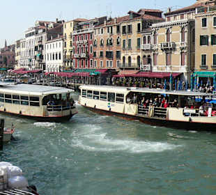Rush hour auf dem Canale Grande
