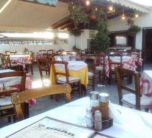 Schoenes Ambiente mit Blick über den Hafen