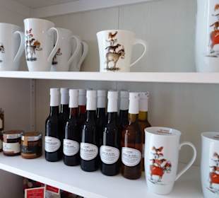 Blick auf die Auslagen der Fiev Sinn Shop Lounge