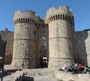 Rhodos - opevnění, přístavní brána
