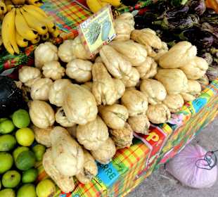 Impressionen vom Markt in Sainte-Anne