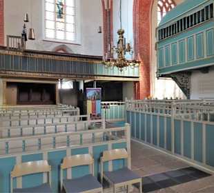 Blick in das Langschiff der Ludgerikirche