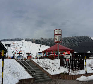 Skihang mit Schirmbar