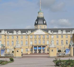 Das Schloss von Karlsruhe im Schlossbezirk