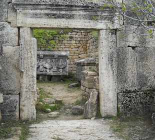 Grobowce w starożytnym mieście Hierapolis 