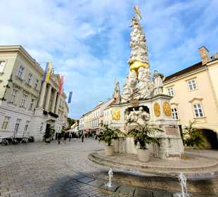Dreifaltigkeitssäule mit Rathaus