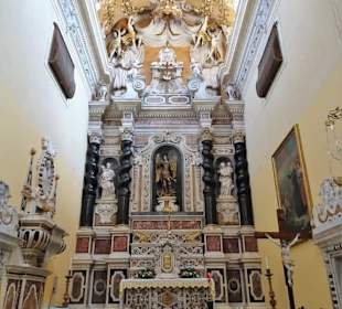 Der Hochaltar der Kirche San Michele