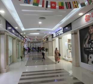 Geschäfte in der Menara Mall