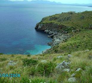 Schöne einsame Badebucht von oben