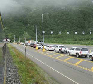 Tunnel für Autos und den Zug