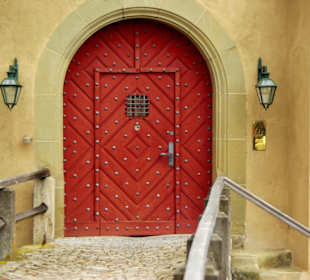 Hofeingangstüren Wuchtig