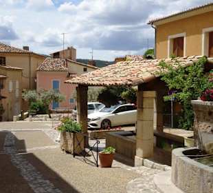 Spaziergang durch Moustiers-Sainte-Marie 