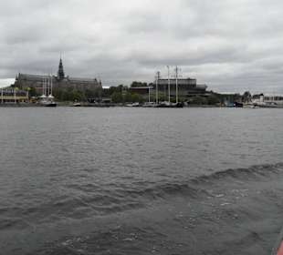 Blick vom Boot zum Nordischen Museum