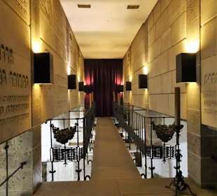 In der Grablege der Erzbischöfe