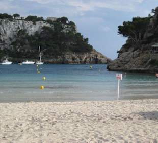 Feinsandiger, flach abfallender Strand