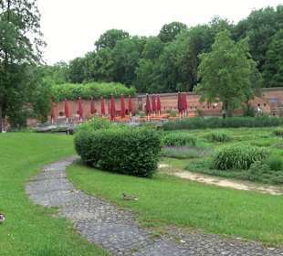 Barfüßer Biergarten im Glacis