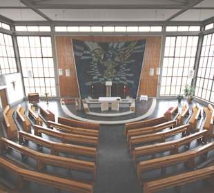 Blick von der Orgelempore  in das Kirchenschiff