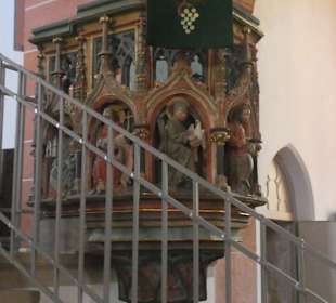 Am Marktplatz: die ev. Stiftskirche St. Goar