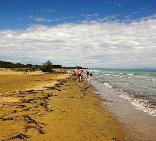 Am Strand entlang super