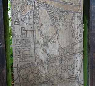 Holzrelief von Knoops Park