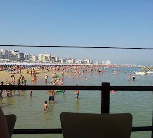 La spiaggia dal bar del pontile