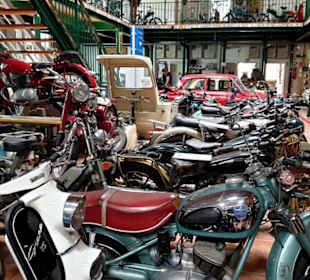 Erdrückend-zuviele Fahrzeuge