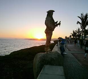Jeden Abend Strandpromenade an der Pizzeria