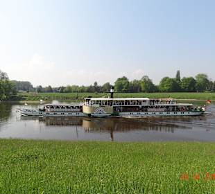 Blick auf die Elbe und die Schiffe