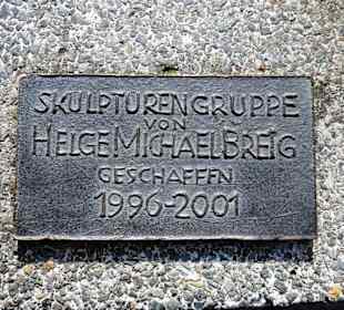 Hinweis auf den Künstler am Spargelbrunnen