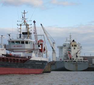 Tankschiff im Hamburger Hafen