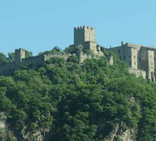 Blick zum Castel Pergine (Burg Persen) 