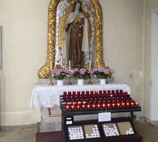 Pfarrkirche St. Theresia - Seitenaltar
