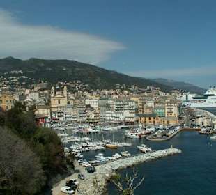 Der alte Hafen von Bastia