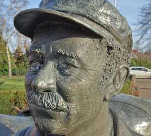 Ansichten des Pferdebrunnens in Langwedel