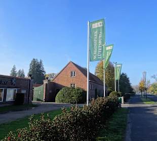 Der Eingang zum Schlosspark Lütetsburg