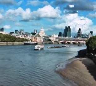 Die Themse mit der Modern Skyline