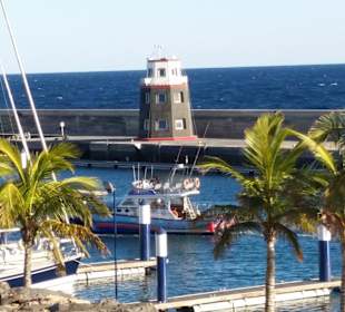 Hafen Puerto Calero, 2 Minuten Fußweg