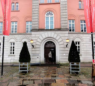 Eingang zum Schloss Jever