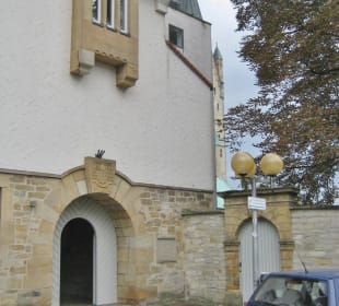 Ein weiterer Ausgang / Kirchengelände