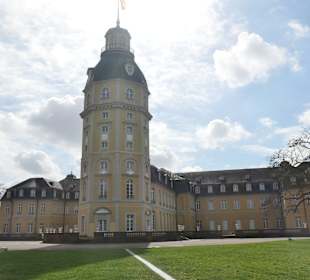 Blick zur Rückseite von Schloss Karlsruhe