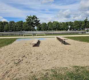 Sprungbretter in den Sand