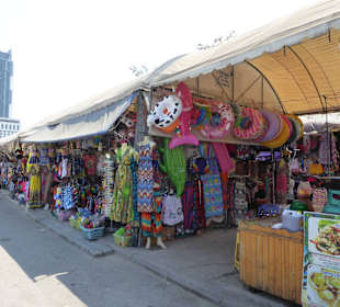 Stände nur mit Bekleidung