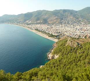 Widok z Zameczku z cebtrum Alanii-doj