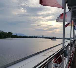 Abendstimmung über dem Sarawak-River