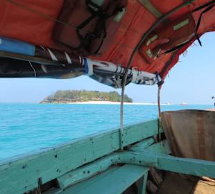 Unser kleines Boot nach Prison Island