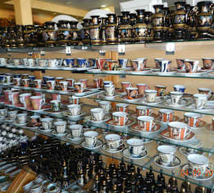 Tassen mit Untertassen